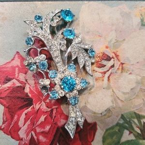 Beautiful brooch with gorgeous sky blue stones.